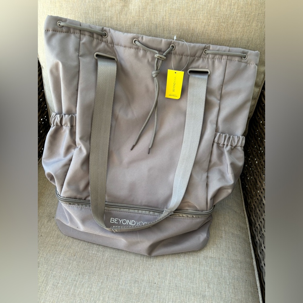 Beyond Yoga convertible tote/backpack. NWT